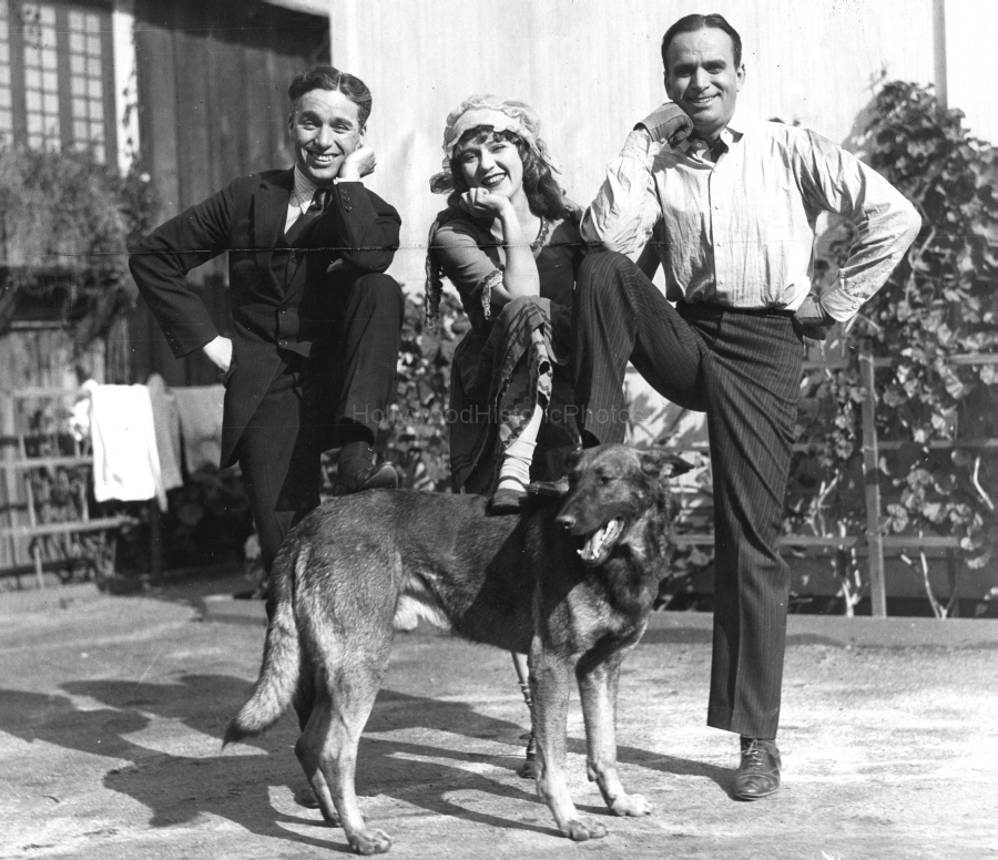 Mary Pickford 1921 Charlie Chaplin Douglas Fairbanks.jpg